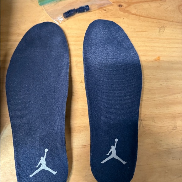 Jordan 6 Georgetown, size 11.0 (OPEN TO OFFERS) - Picture 4 of 7